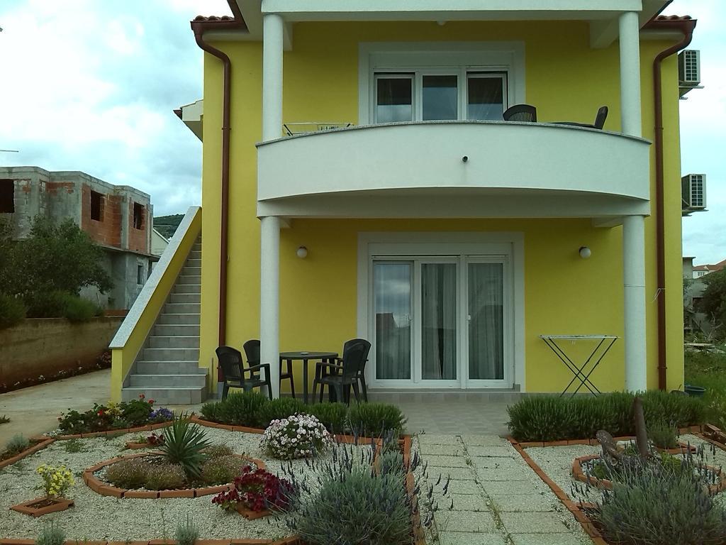 Apartments Laura I Angelina Tribunj  Ruang foto