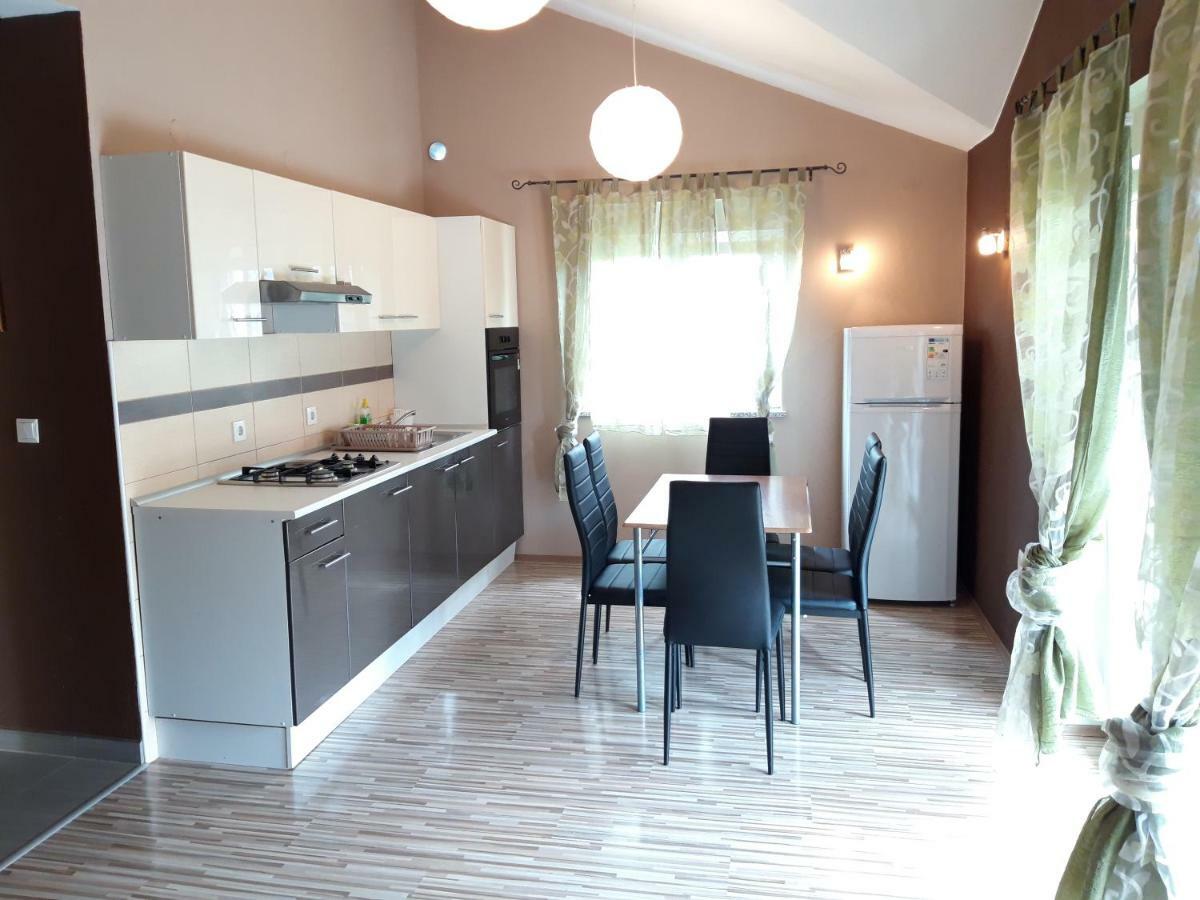 Apartments Laura I Angelina Tribunj  Bagian luar foto